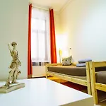 Kingdom & Car Parking On-site & Aircon & Quiet & Family Friendly *