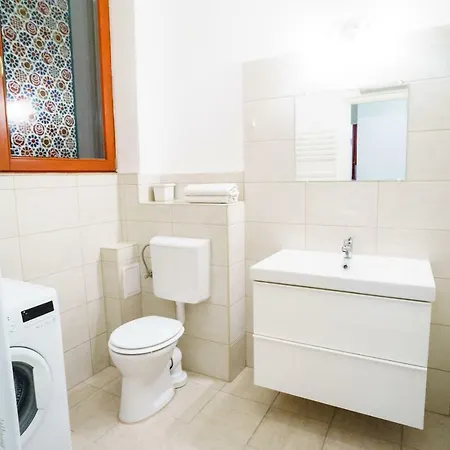 Kingdom & Car Parking On-site & Aircon & Quiet & Family Friendly Apartamento