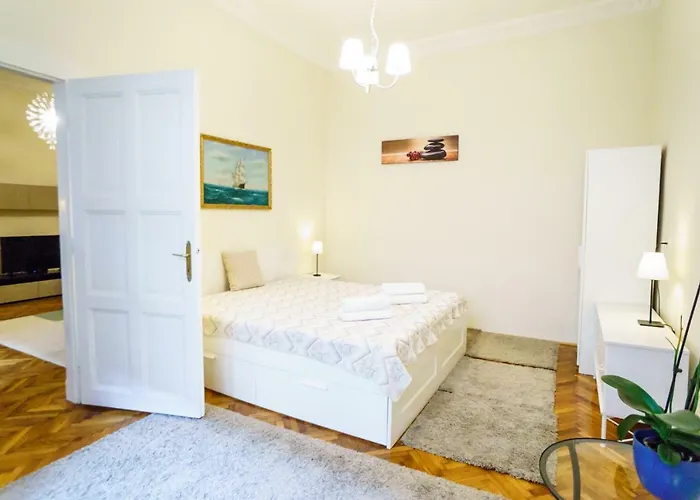 Kingdom & Car Parking On-site & Aircon & Quiet & Family Friendly Apartmán Budapešť