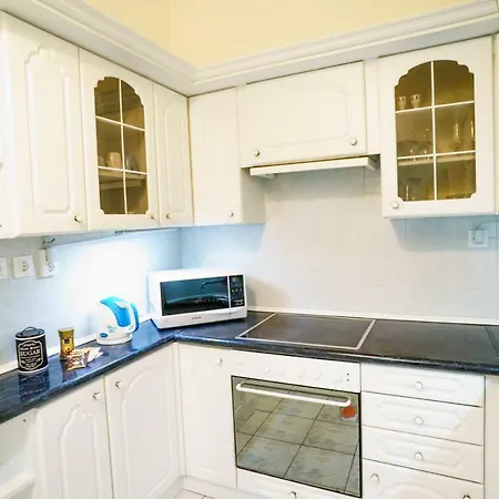 Kingdom & Car Parking On-site & Aircon & Quiet & Family Friendly