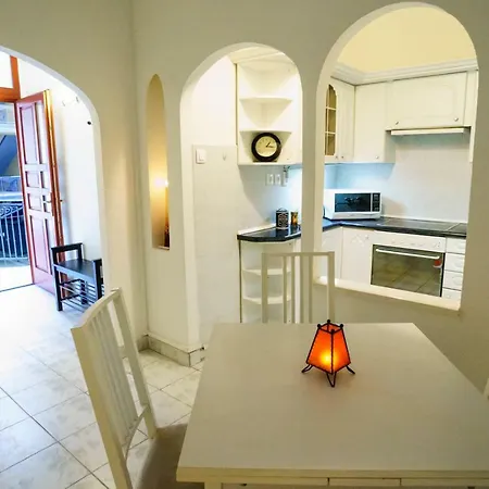 Kingdom & Car Parking On-site & Aircon & Quiet & Family Friendly * ブダペスト