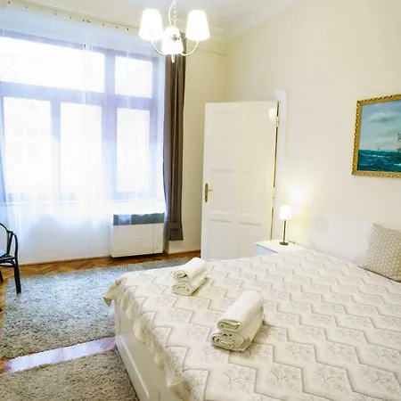 Kingdom & Car Parking On-site & Aircon & Quiet & Family Friendly Lejlighed