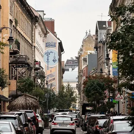 Kingdom & Car Parking On-site & Aircon & Quiet & Family Friendly Lejlighed Budapest