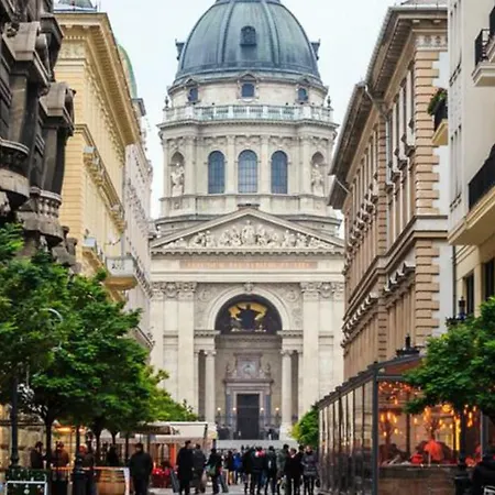 Kingdom & Car Parking On-site & Aircon & Quiet & Family Friendly Budapest