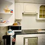 Kingdom & Car Parking On-site & Aircon & Quiet & Family Friendly Apartment *