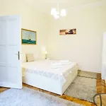 Kingdom & Car Parking On-site & Aircon & Quiet & Family Friendly Apartment Budapest