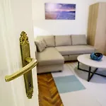 Apartment Kingdom & Car Parking On-site & Aircon & Quiet & Family Friendly
