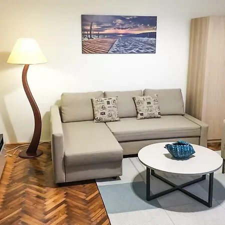 Kingdom & Car Parking On-site & Aircon & Quiet & Family Friendly Apartamento *