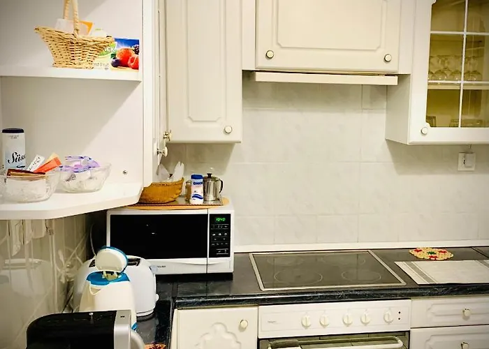 Kingdom & Car Parking On-site & Aircon & Quiet & Family Friendly Apartament *