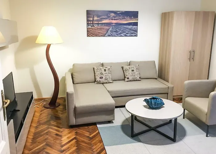 Kingdom & Car Parking On-site & Aircon & Quiet & Family Friendly Apartament *