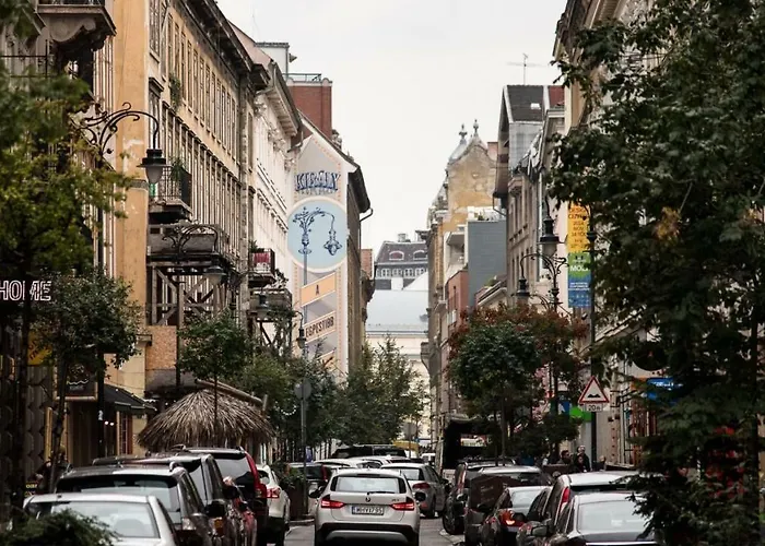 Kingdom & Car Parking On-site & Aircon & Quiet & Family Friendly Apartament Budapesta