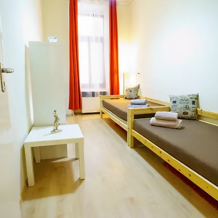 Kingdom & Car Parking On-site & Aircon & Quiet & Family Friendly