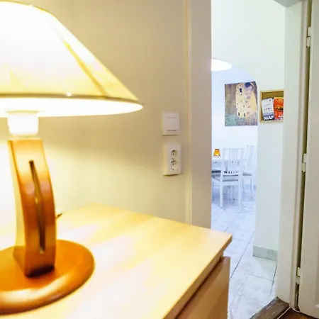 Apartment Kingdom & Car Parking On-site & Aircon & Quiet & Family Friendly