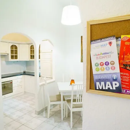 Daire Kingdom & Car Parking On-site & Aircon & Quiet & Family Friendly Budapeşte